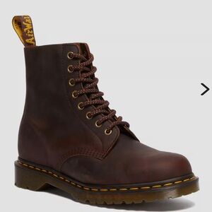 Dr. Martins LEATHER LACE UP BOOTS